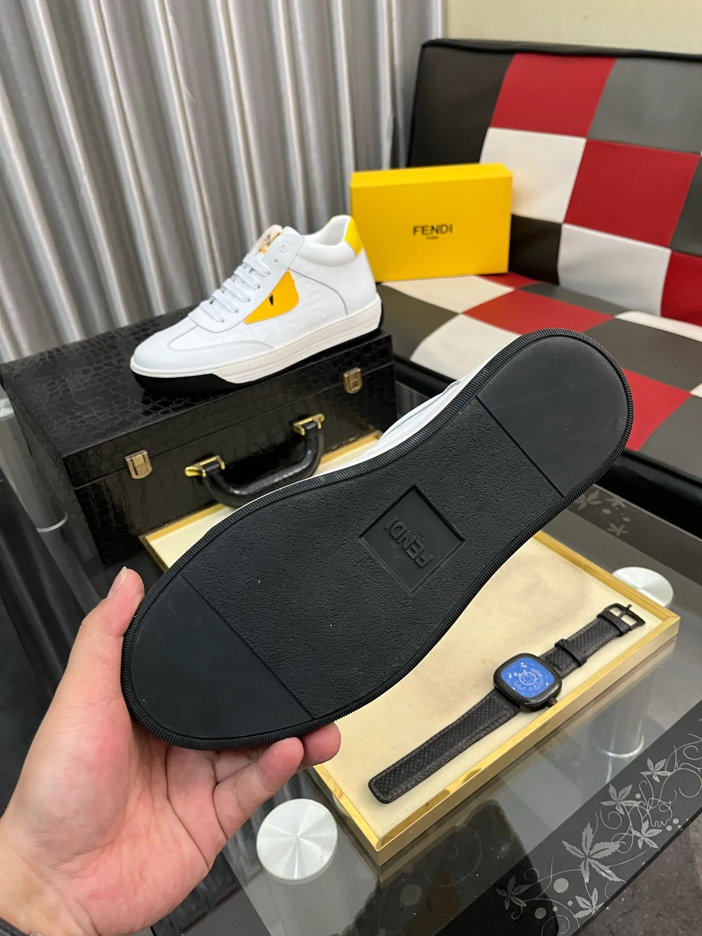 Ex-factory price: 420⌚️⌚️[Fendi] Fendi’s latest casual shoes for men! Available at counters simultaneously! A one-to-one replica of the original. The surface is made entirely of imported first-layer calfskin with crocodile pattern, the interior is made of first-layer water-dyed cowhide, and the original factory-supplied rubber outsole. Leading new fashion concepts. Matching code: 38-442️⃣Colors available